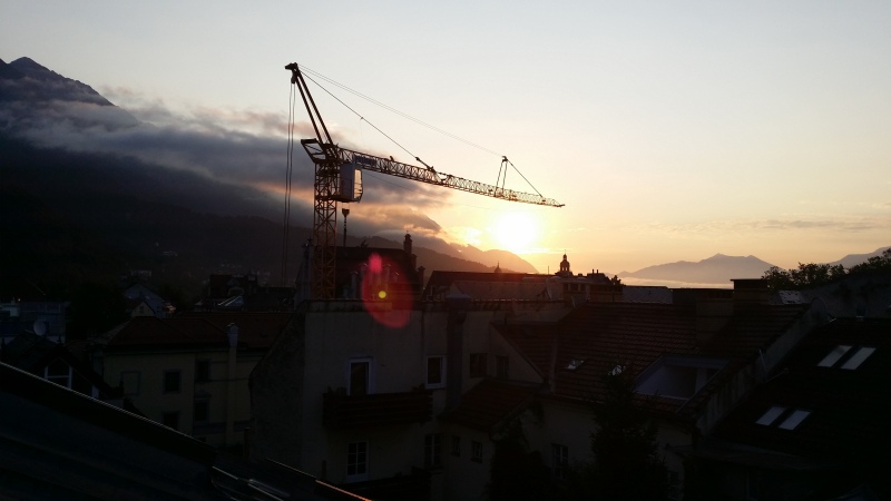 Am Dienstagmorgen endete mein Urlaub mit diesem unglaublich schönen Sonnenaufgang. Danke Innsbruck, das war ein toller Urlaub, auch ohne Auto...